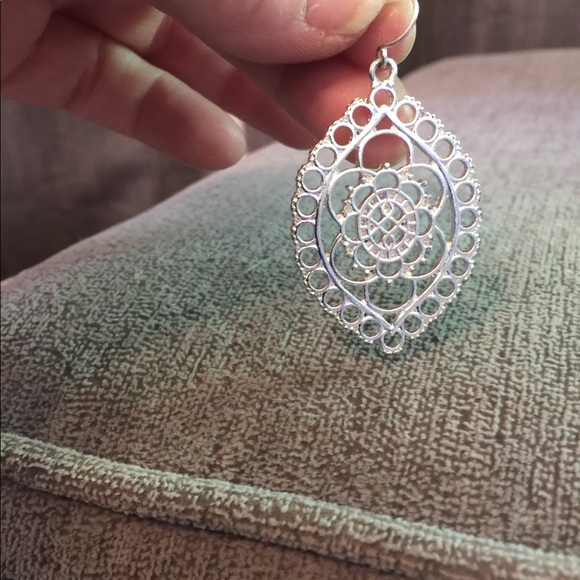 Earrings - Picture 4 of 8